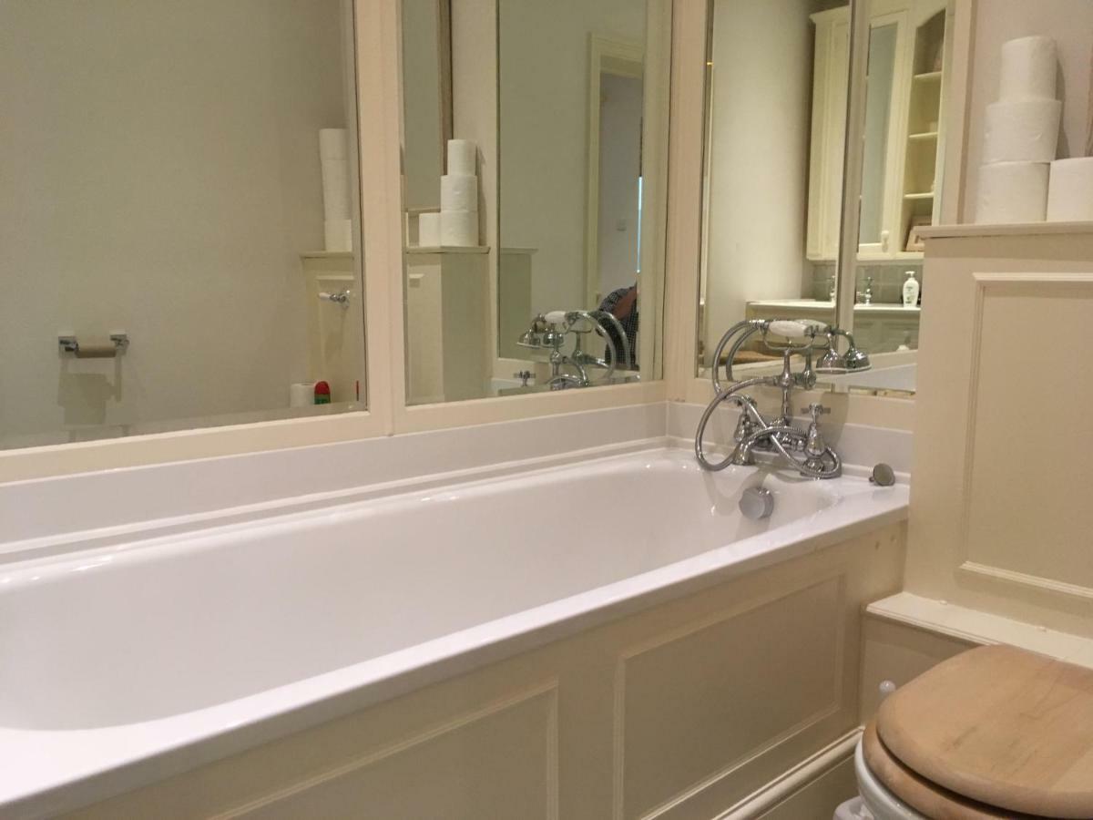 Large 2 Bedroom 2 Bathroom Apartment In Westminster Лондон Екстериор снимка